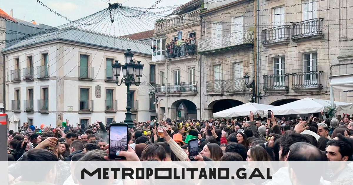 V Deo Un Casco Vello De Vigo Abarrotado Celebra Fin De A O Con El