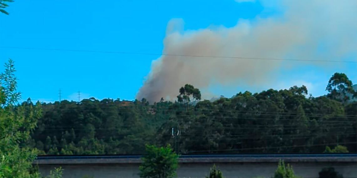 Controlado El Incendio Forestal De Pontesampaio Que Afecta A Tres