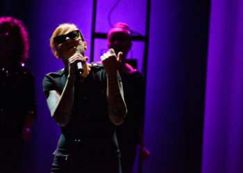 Sés, durante el concierto que ofreció en el Auditorio Mar de Vigo // FABIO ALONSO