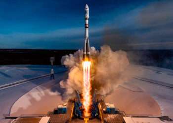 Momento del despegue desde Rusia de la nave Soyuz en la que se integraba el satélite // GKLaunch