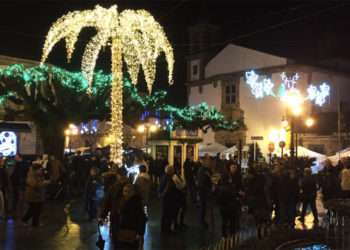 Alumbrado navideño en la Praza da Inmaculada // RADIO MUNICIPAL DE TUI