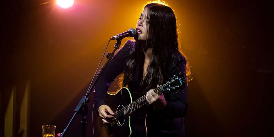 Rachael Yamagata durante un concierto // Aurelien Foucault