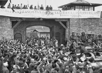 Liberación de Mauthausen el 5 de mayo de 1945 con los prisioneros republicanos españoles recibieron a las fuerzas americanas // UCM