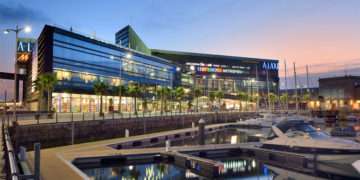 Zona Franca promueve la instalación de pantallas gigantes en el exterior del CC A Laxe