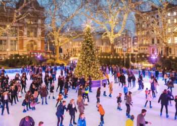 Pista de hielo al aire libre del NHM de Londres // @NHM_IceRink