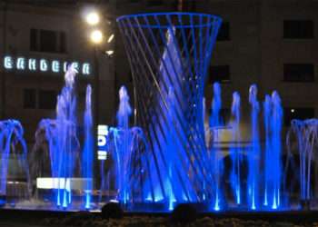 Fuentes de Aragón iluminadas por el Día Internacional del Autismo // Confederación Autismo España