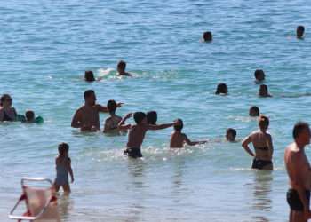 Bañistas en O Vao, Vigo