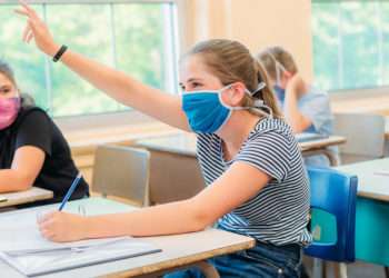 El inicio de las clases se retrasará en secundaria // iStock / Annie Beauregard