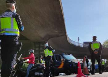 Un control en la salida de Vigo el pasado mes de abril // CNP