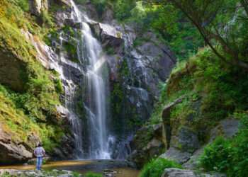 La Fervenza do Toxa es una de las más altas de Galicia // iStock/LuisVilanova