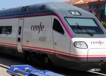 Un tren de Renfe // iStock/erlucho