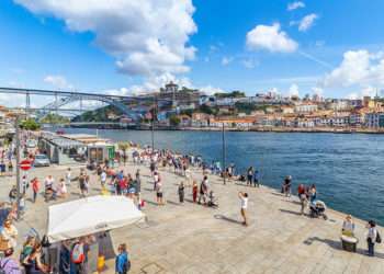 Vista aérea de Oporto // iStock/Shootdiem