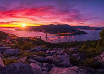 Atardecer desde el Campo da Rata en Redondela // JulioConde/iStock