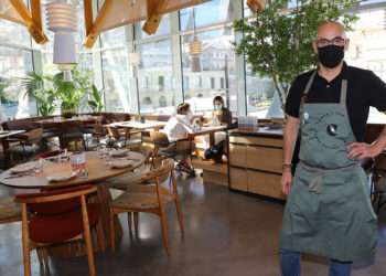 Rafa Centeno, esta mañana en el restaurante con vistas a la Praza da Estación