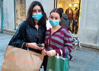 Cristina Lence y Antía Martínez se fueron de compras durante la mañana