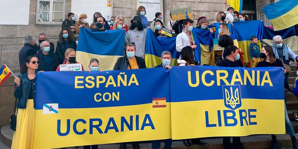 Concentración de ucranianos delante del MARCO de Vigo // CEDIDA POR MARTA SKYGA