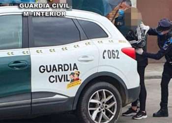 Momento de la detención de la mujer // GUARDIA CIVIL