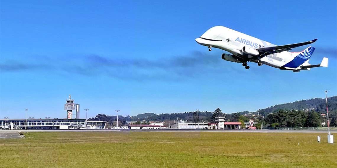 El Beluga XL en Vigo, este martes // Controladores Aéreos - Twitter: @controladores