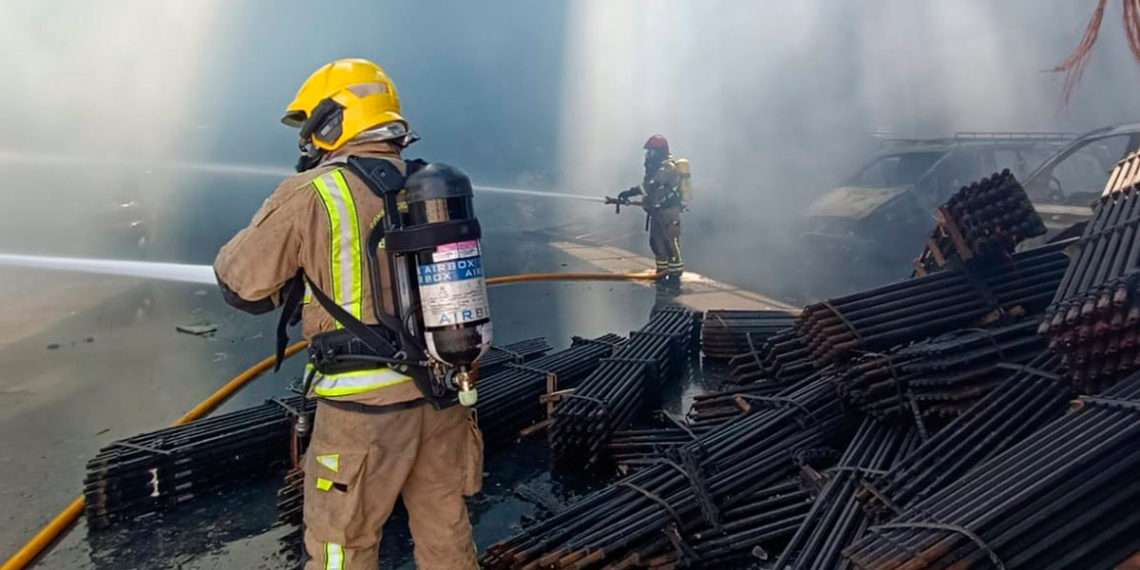 Incendio en nave industrial en O Porriño // AXEGA