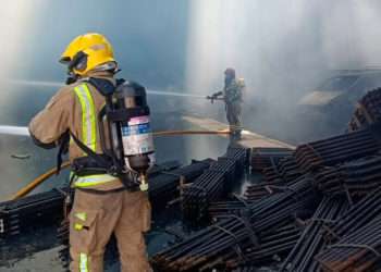 Incendio en nave industrial en O Porriño // AXEGA