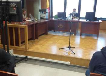 Juicio rápido en Vigo contra un acusado de un delito leve de amenazas por increpar a un profesor que no permitió la entrada de su hija al colegio por no llevar mascarilla. - EUROPA PRESS