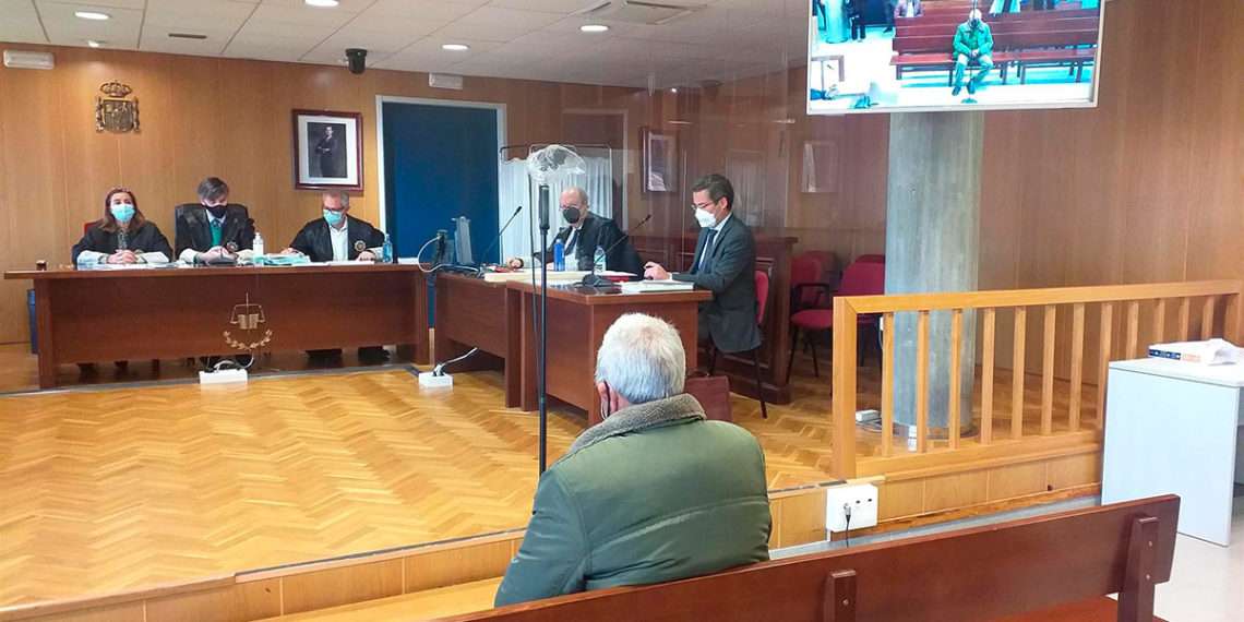 Juicio contra un acusado de tentativa de asesinato tras golpear en la cabeza con una azada y una piedra a un vecina de Redondela // EUROPA PRESS