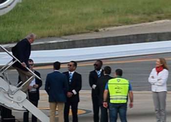 Juan Carlos en su llegada a Vigo - EUROPA PRESS REPORTAJES