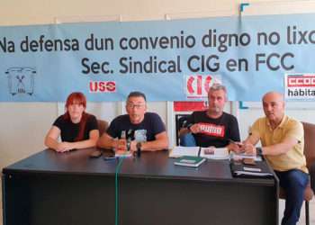 Rueda de prensa del comité de empresa de FCC Medioambiente, concesionaria de recogida de basura, limpieza viaria y reciclaje en el Ayuntamiento de Vigo // EUROPA PRESS