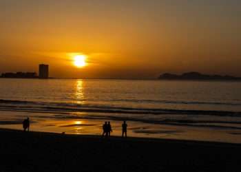 Atardecer en la playa de Samil // iStock/Jaime Diaz