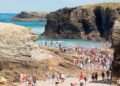 Máxima preocupación en Ribadeo por la "problemática moda" de apilar piedras en As Catedrais