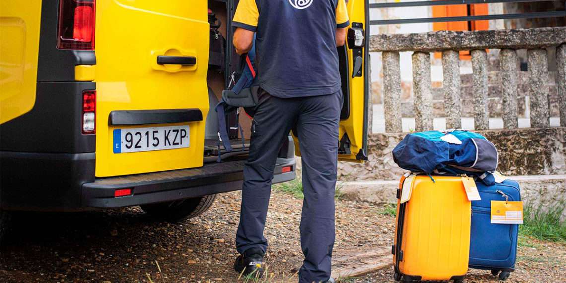 Correos mantiene durante todo el ano el transporte de mochilas de peregrinos de Sarria a Santiago Metropolitano