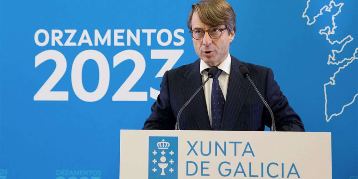 El conselleiro de Facenda e Administración Pública, Miguel Corgos, explica los presupuestos en rueda de prensa - XOÁN CRESPO