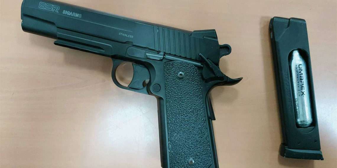 Imagen de la pistola intervenida por la Policía Local