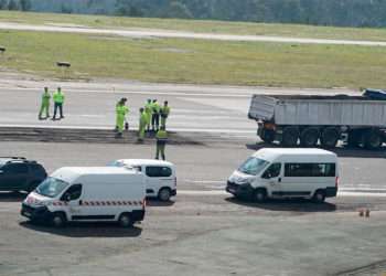 Imagen de archivo de unas obras en la pista del aeropuerto de Vigo // EUROPA PRESS