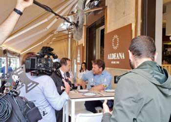 Caballero junto al chef británico en La Aldeana de Vigo