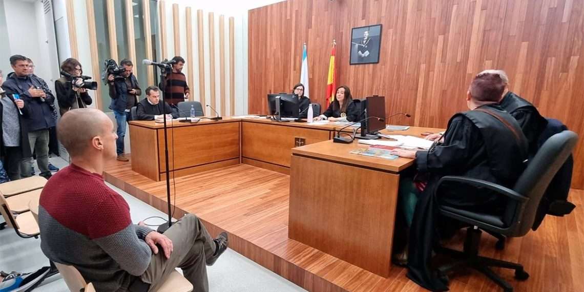 El policía de Vigo investigado por supuesta violación reconoce un "encuentro casual" pero niega amenazas. // EUROPA PRESS