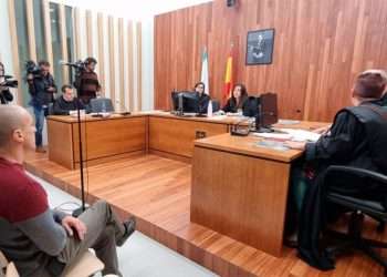 El policía de Vigo investigado por supuesta violación reconoce un "encuentro casual" pero niega amenazas. // EUROPA PRESS