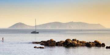 Isla de Ons al atardecer // SHUTTERSTOCK
