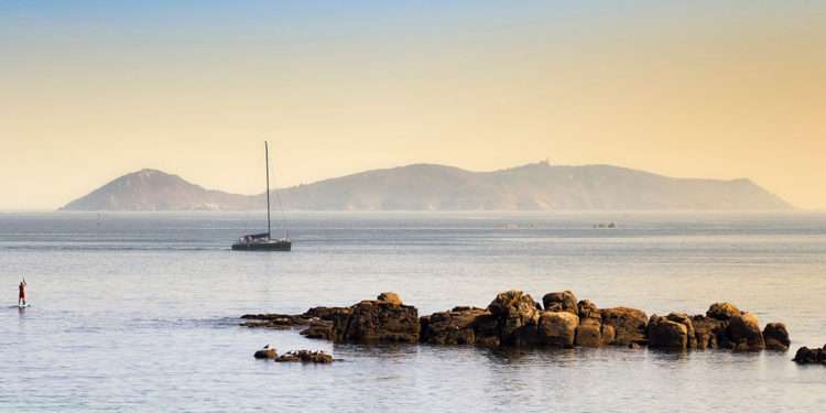 Isla de Ons al atardecer // SHUTTERSTOCK