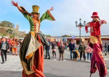 La historia de la compañía viguesa que lleva su "Troula" por todos los rincones de Galicia y Europa