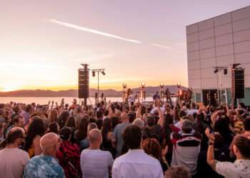 Imagen del concierto de Curtis Harding en la terraza del Mar de Vigo // Xavi Iglesias