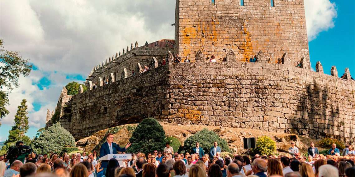 Archivo - Intevención de Alberto Núñez Feijóo en el acto de apertura del curso político en el castillo de Soutomaior (Pontevedra), a 27 de agosto de 2023. - AGOSTIME - Archivo