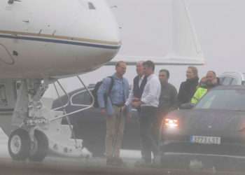 El rey emérito abandona Galicia desde el aeropuerto de Peinador, en Vigo. - JAVIER VÁZQUEZ / EUROPA PRESS