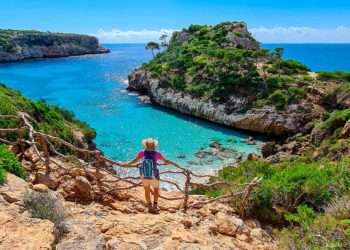 Acantilado cerca de la pintoresca Cala des Moro // SHUTTERSTOCK / Marina Kryuchina