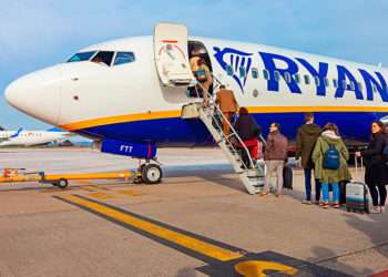 Embarque en un vuelo de Ryanair en Vigo // SHUTTERSTOCK / VIDEOBCN