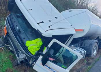 Estado en el que quedó el vehículo accidentado // EMERXENCIAS CAMBADOS