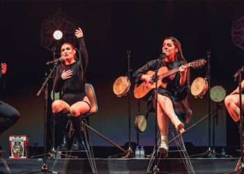 Tanxugueiras y Valeria Castro durante el concierto en el Coliseum de A Coruña // Rocio Cibes - Instragram de Tanxugueiras