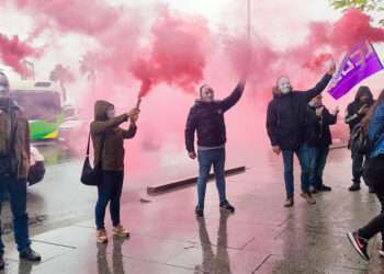 Concentración de CCOO y UGT en Vigo para denunciar la alta siniestralidad laboral, a 26 de abril de 2024. // EUROPA PRESS