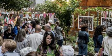 El centro de Vigo celebra un particular "Solsticio poético" con micro abierto