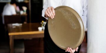 El delirante currículum que recibió un asador de Vigo: "Cocino cualquier cosa, hasta carne humana"